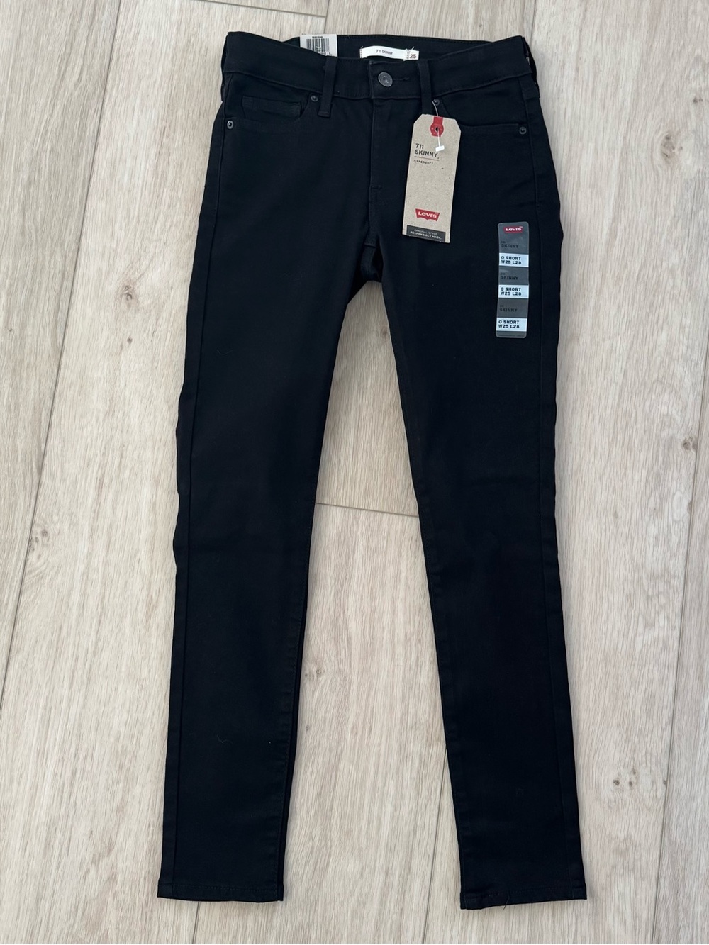 Levi’s Sculpt Hypersoft women’s black 711 Skinny jeans size 0 short / 25/28 NWT